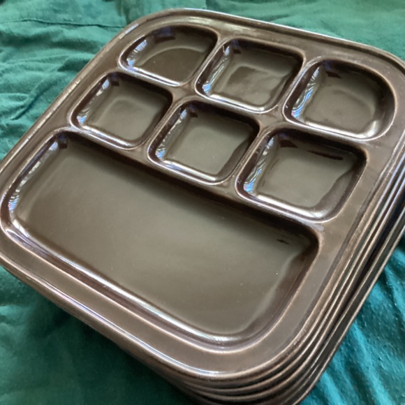 SET OF SIX VINTAGE DARK BROWN CERAMIC SQUARE SHAPED DIVIDED/FONDUE PLATES - Picture 10 of 10